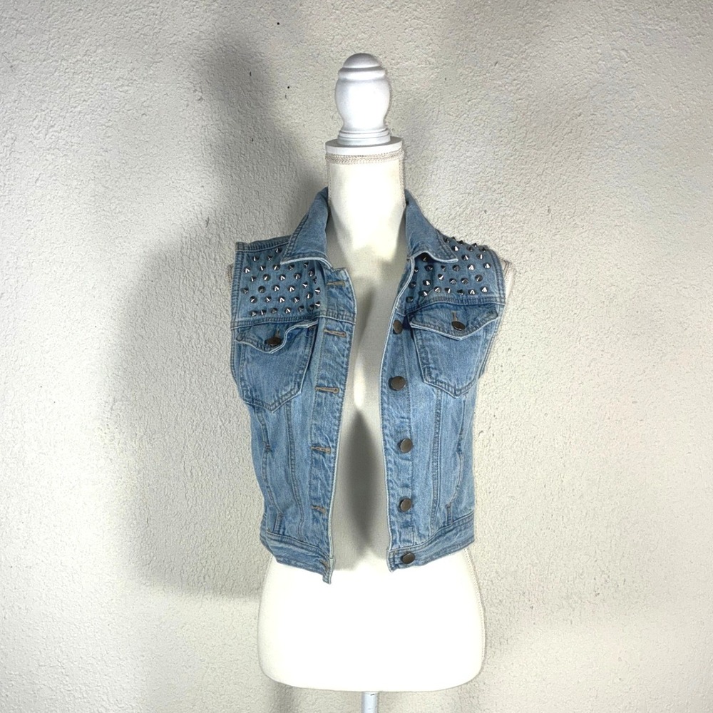 Forever 21 Studded Denim Vest Light Wash Cropped Sleeveless Jean Jacket Small